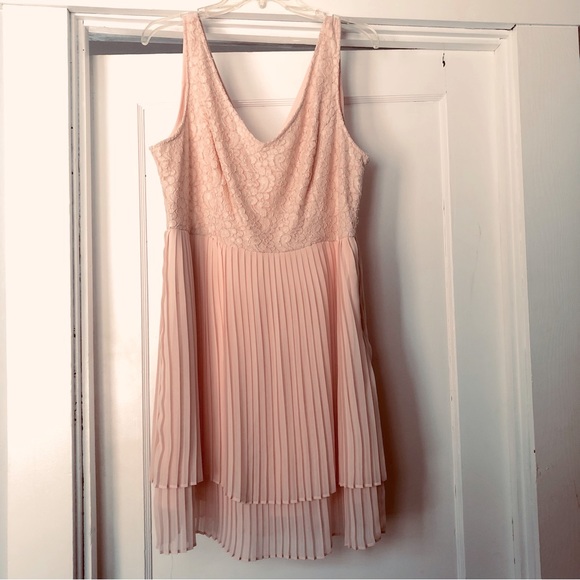 LC Lauren Conrad Dresses & Skirts - Lauren Conrad blush pink short dress size 16 with lace top and pleated skirt